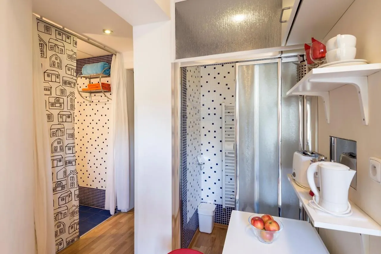 Sleep & Go Single Room Prague Homestay